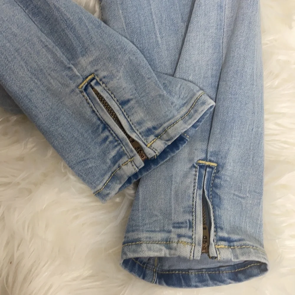 OLD NAVY ROCKSTAR MID-RISE DISTRESSED JEANS - Picture 6 of 8